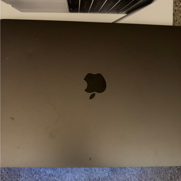 Apple MacBook Pro - Picture 2 of 3